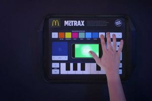 McDonald's consiente a sus clientes con mantel musical