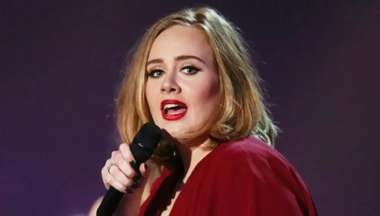Adele rechaza invitación para cantar en el Super Bowl LI