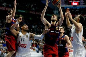 Ayón participa en triunfo del Real Madrid en Clásico