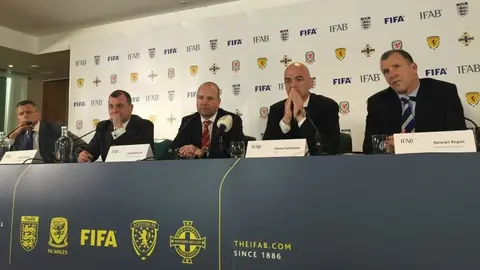 Cambios revolucionarios en el futbol: ¡Se introducen cinco nuevas reglas!