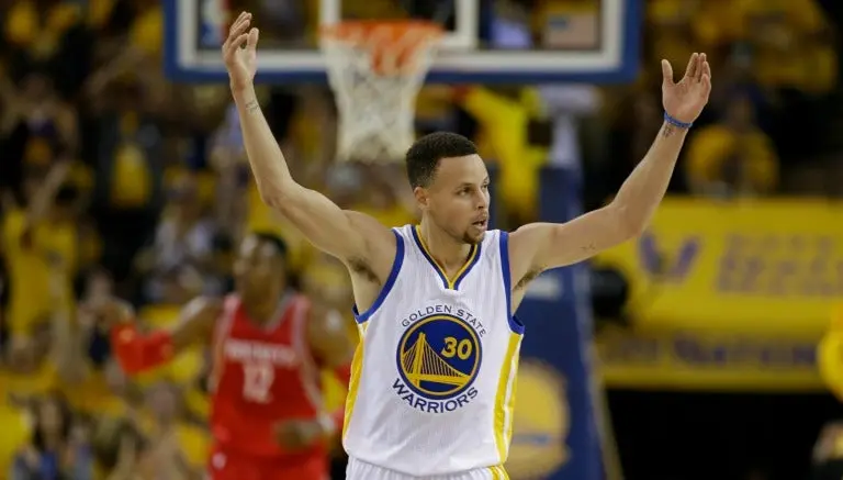 Warriors arranca Playoffs arrollando a Rockets