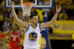 Warriors arranca Playoffs arrollando a Rockets