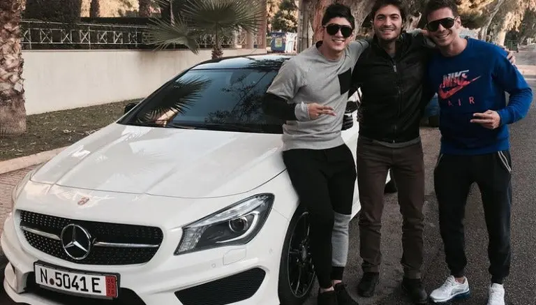 Alan Pulido presume su automóvil en Grecia