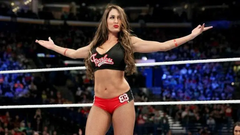 Nikki Bella se someterá a cirugía en el cuello