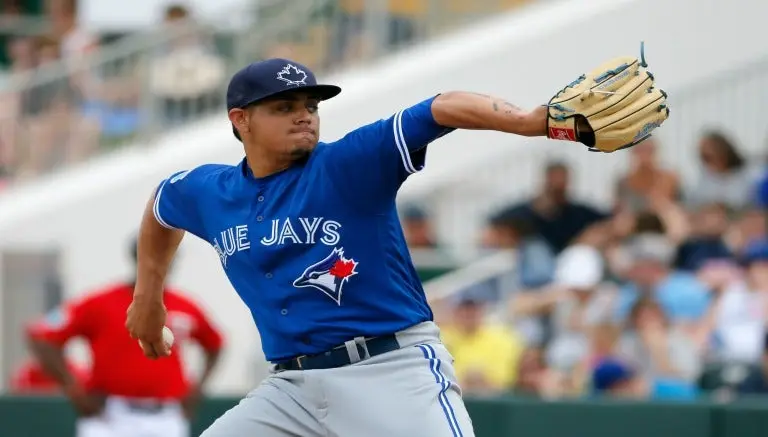 Osuna logra su primer salvamento de la temporada