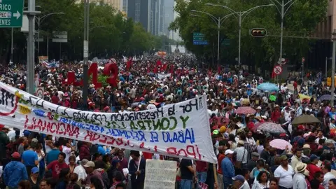 Más de 17 mil personas marchan en apoyo al CNTE