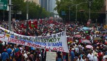 Más de 17 mil personas marchan en apoyo al CNTE
