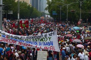 Más de 17 mil personas marchan en apoyo al CNTE