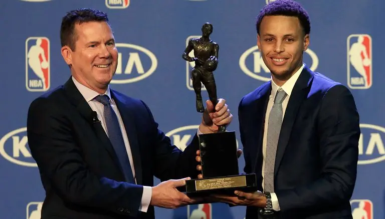 Curry, primer MVP unánime en la historia de NBA