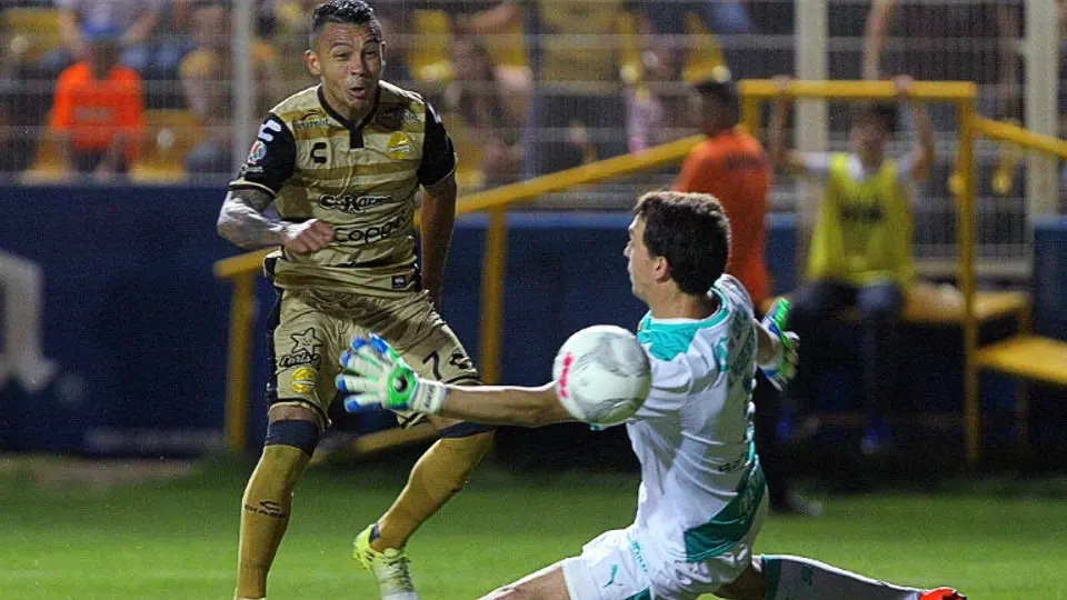 Dorados saca vital triunfo contra Santos y se aferra a Primera