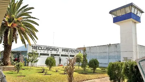 Decomisan pantallas y celulares en Puente Grande