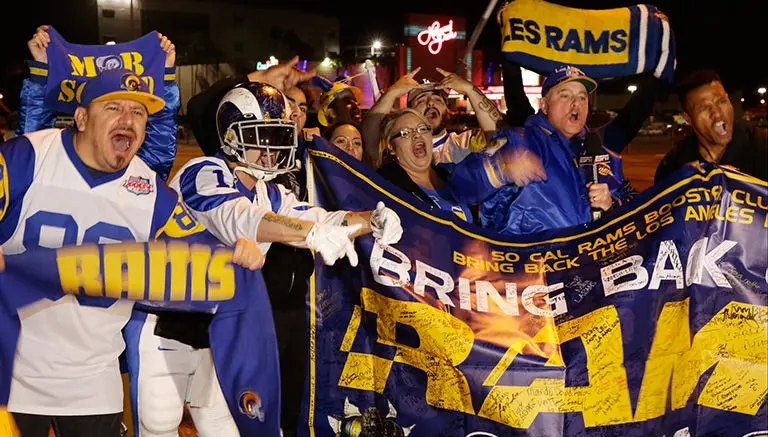Aficionados de Carneros demandan al equipo por mudarse a LA