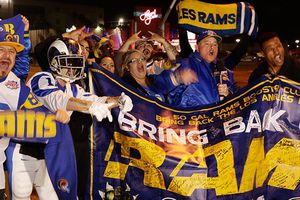 Aficionados de Carneros demandan al equipo por mudarse a LA