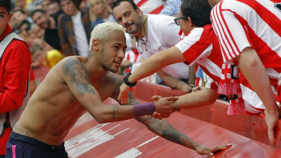 Neymar tiene detallazo con aficionado del Gijón