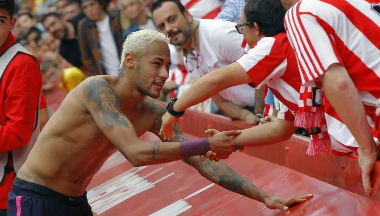 Neymar tiene detallazo con aficionado del Gijón