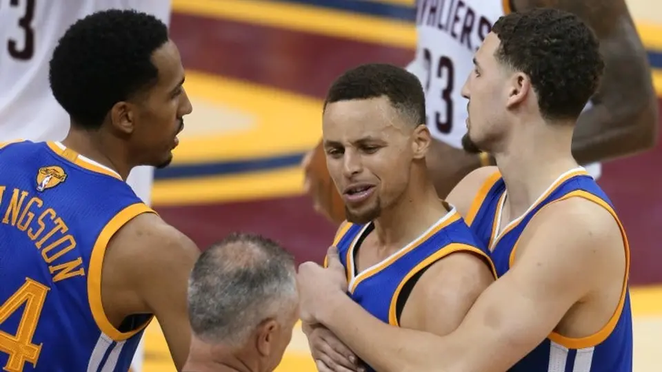 Curry bromea con cortar Wi-Fi en su casa, tras polémica de su esposa