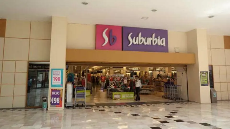 Walmart pone a la venta a Suburbia