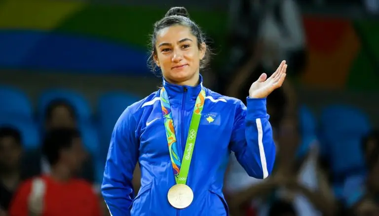 Judoca Kelmendi le da primer Oro a Kosovo en su historia