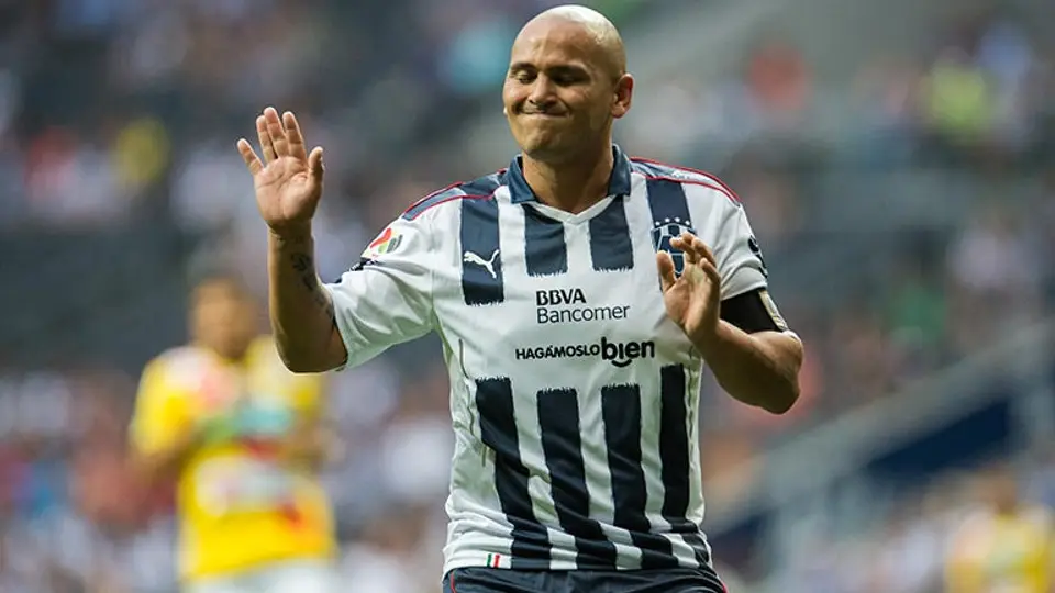 Rayados porta nuevo uniforme en homenaje a Suazo