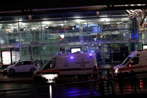 Explosiones en aeropuerto de Estambul dejan 10 muertos