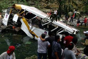 Al menos 18 muertos en accidente de autobús en Atoyac