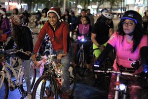Paseo en bicicleta navideño se realiza en la Ciudad de México