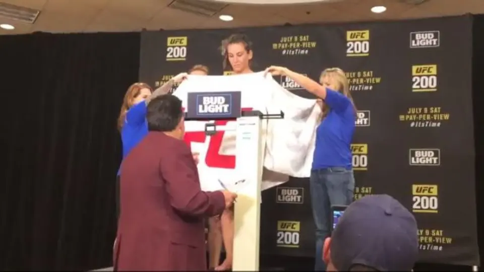 Miesha Tate se desnuda para pesaje de UFC 200