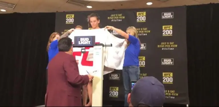 Miesha Tate se desnuda para pesaje de UFC 200