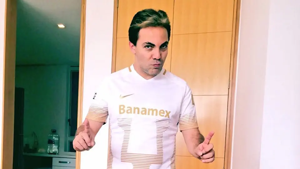 Cristian Castro celebra eufórico el triunfo de Pumas