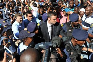 Pistorius ya se encuentra en mansión para arresto domiciliario