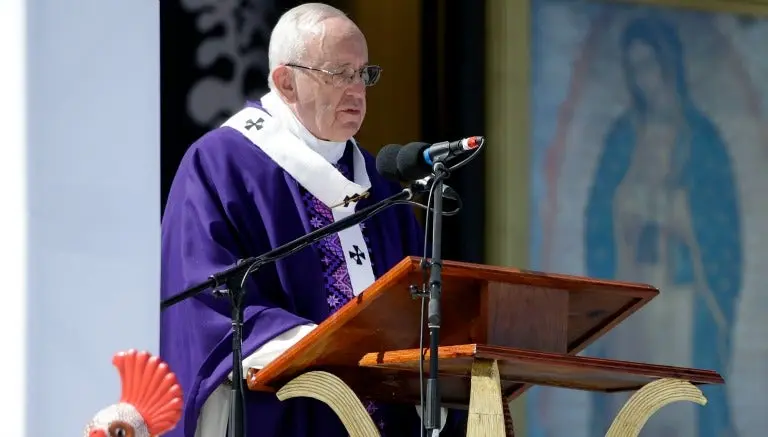 Papa Francisco critica en Chiapas la exclusión de indígenas