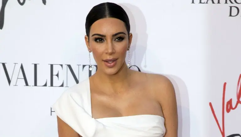 Hombre 'prueba' trasero de Kim Kardashian