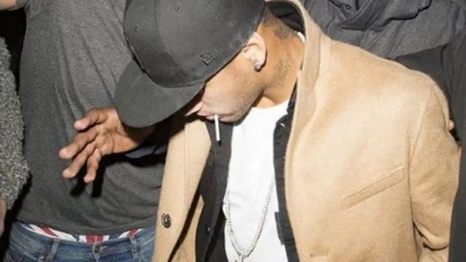 Neymar es captado de fiesta en Londres