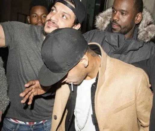 Neymar es captado de fiesta en Londres