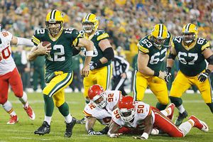 Brillante Rodgers en triunfo sobre Kansas City