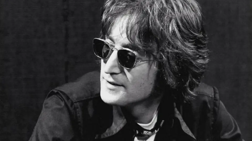 Subastan mechón de cabello de Lennon en 35 mil dólares