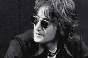 Subastan mechón de cabello de Lennon en 35 mil dólares