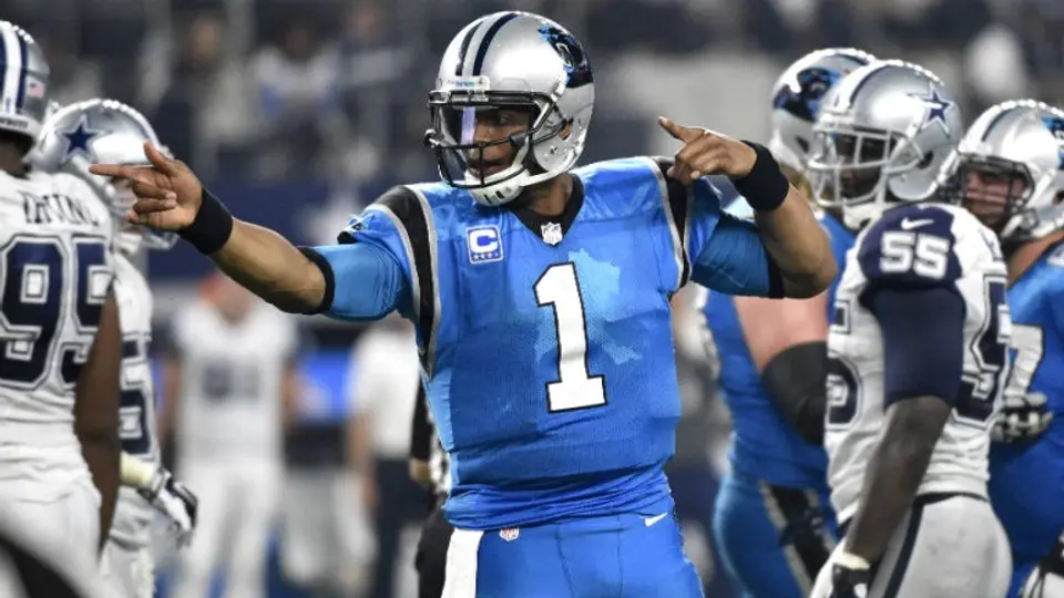 Carolina aplasta a Dallas y mantiene el invicto