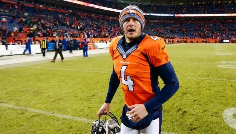Pateador de Denver paga costoso boleto para su bebé