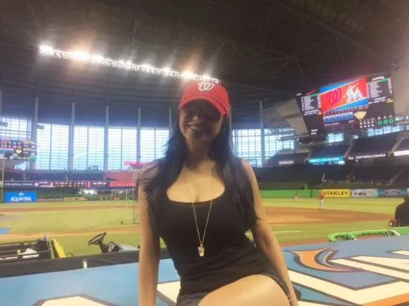 Pornstar promete correr desnuda en campo de MLB