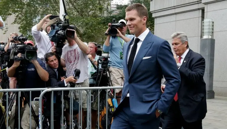 Sanción de Brady es revocada por juez federal