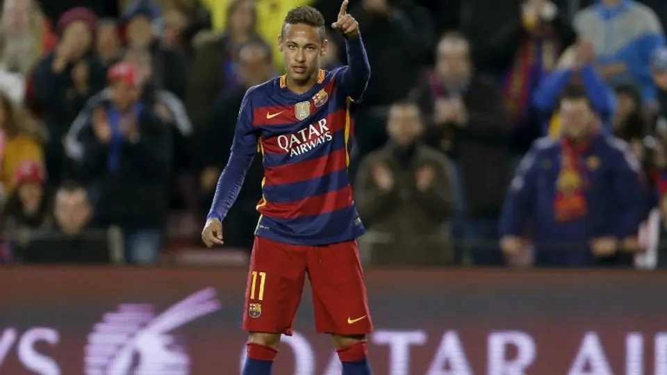 Neymar dedica tatuaje a su madre
