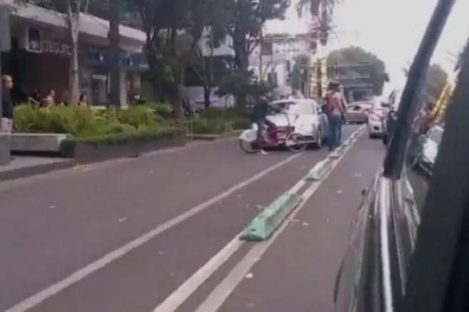#LordAudi arrolla bicicleta y golpea policía en CDMX