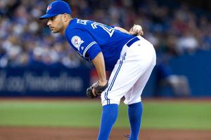 Estrada da 'cátedra' y Toronto evita barrida