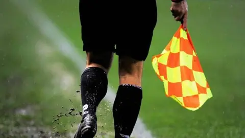 Suspenden un año a jugador que agredió con su miembro a asistente
