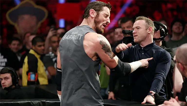 Wayne Rooney le dio una cachetada a Wade Barrett