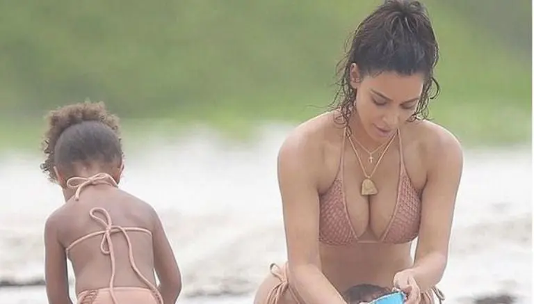 Kim Kardashian luce diminuto bikini en playas de México