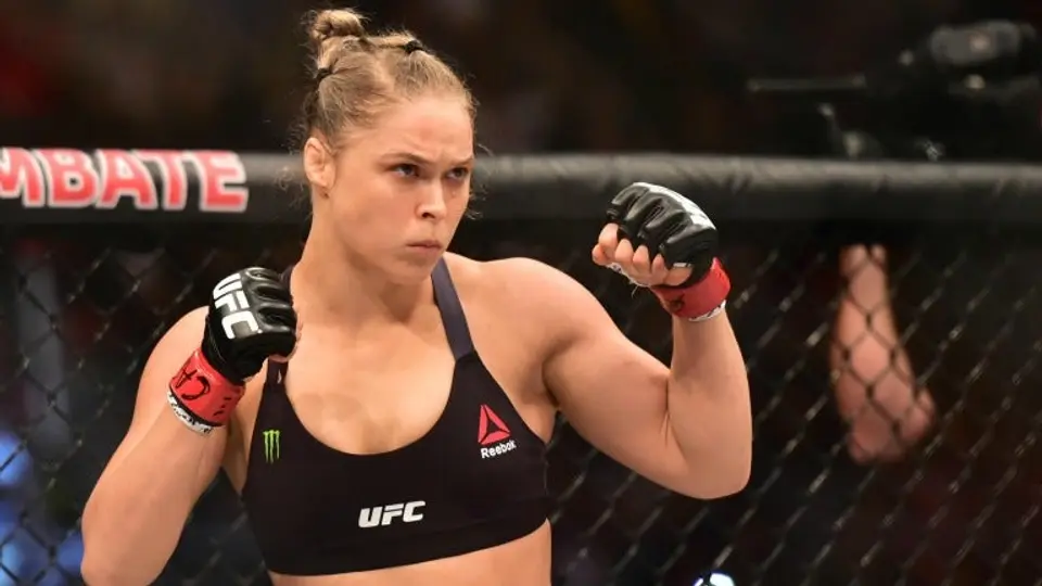 Ronda Rousey se disculpa por foto editada con photoshop