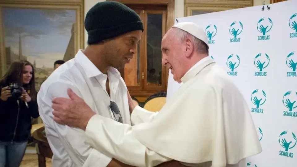 '¿Pelé o Maradona?': Papa a Dinho