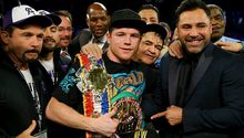 Canelo renuncia a cetro mundial mediano del CMB